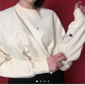 Cropped cream champion sweater  ❤️🤍​​​​​​​​​​​​​​​​​​​​